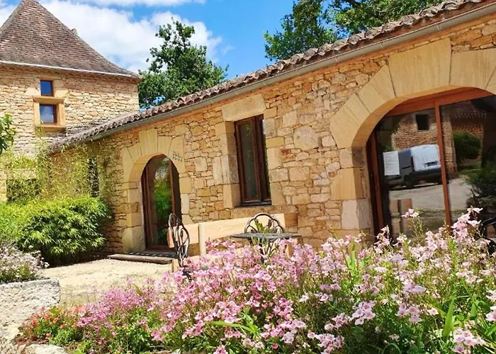 Maison De Charme A Avec Piscine Partagee